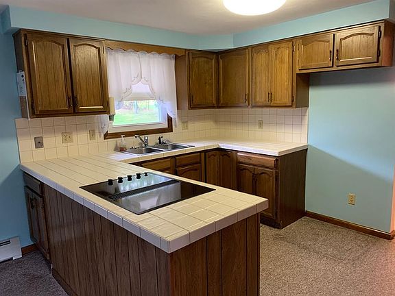 3rd image of 275 Hillside Ter