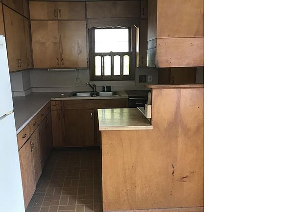 4th image of 341 Lombard St