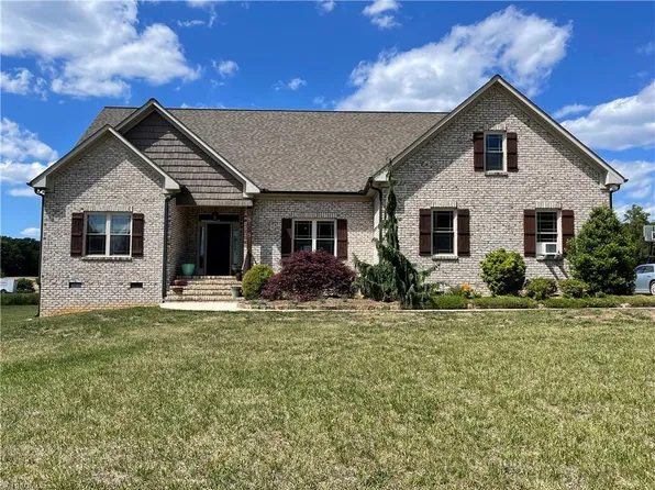 8128 Belews Creek Rd, Stokesdale, NC 27357
