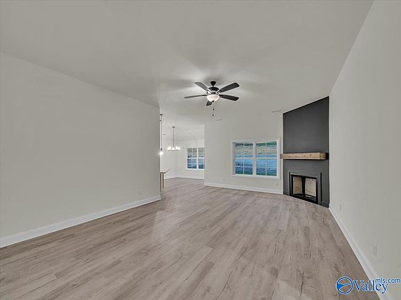 4th image of 301 Chambers Rd