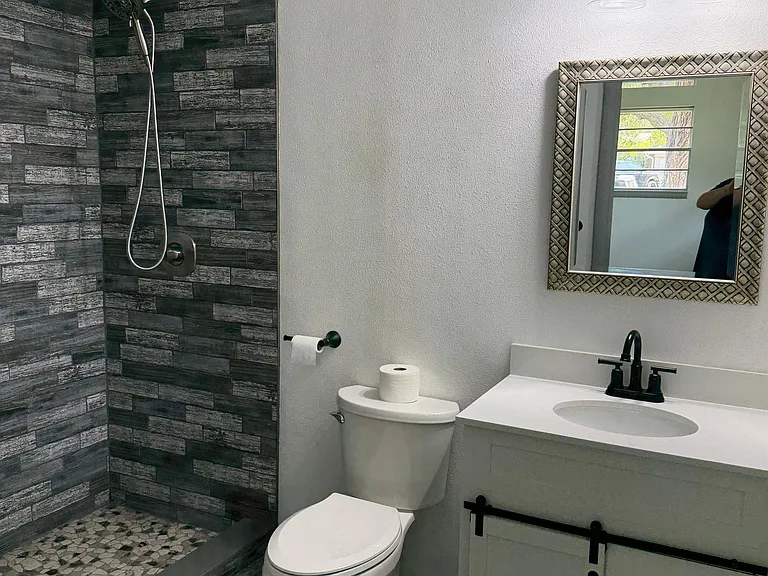 1547 Singleton Ave — Photo 14