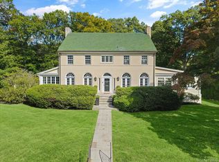 451 Beechmont Dr, New Rochelle, NY 10804