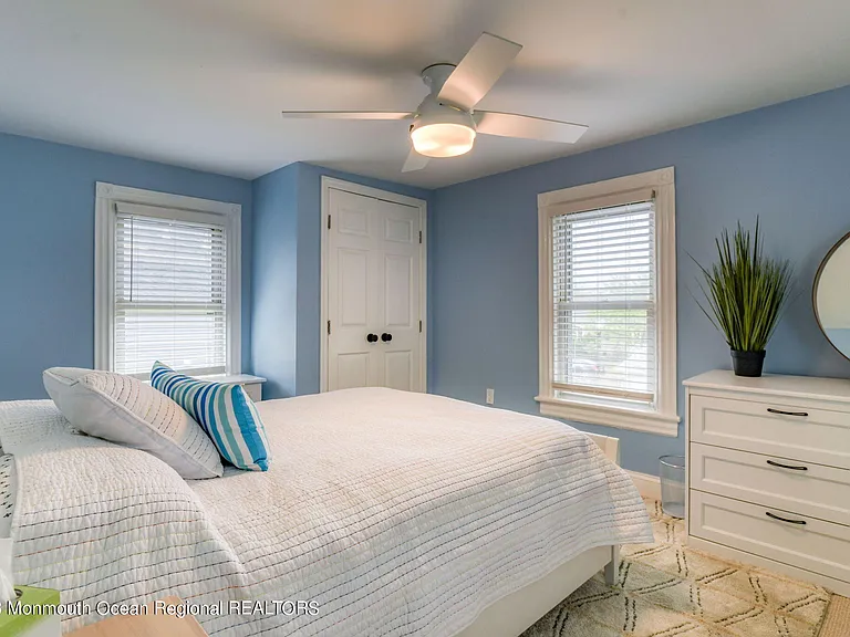 819 Dunlewy St — Photo 24