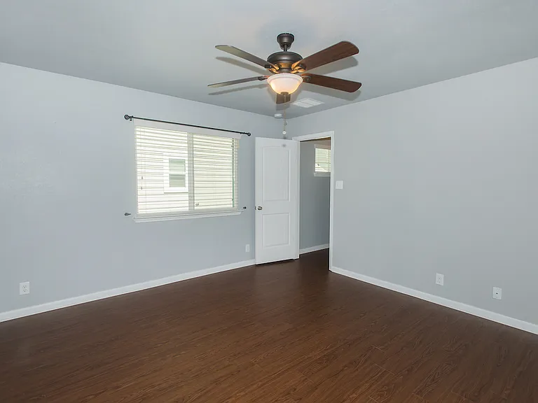 937 Alamo Plaza Dr — Photo 10