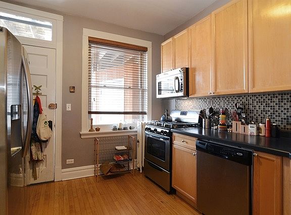 5th image of 1430 W Cuyler Ave APT 2W