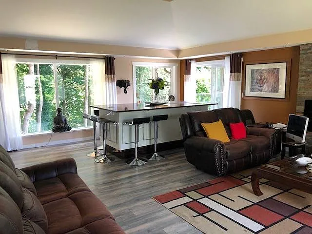 3 bed, 1400 sqft, $3,950 — Photo 2