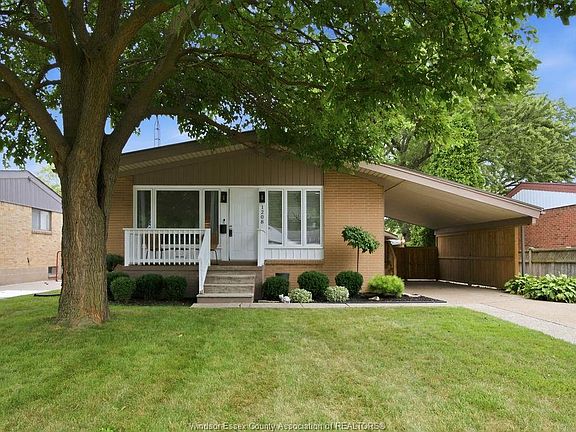 2nd image of 1208 Belleperche Pl
