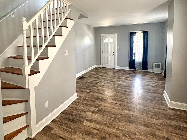 262 Crown Point Rd #B — Photo 2