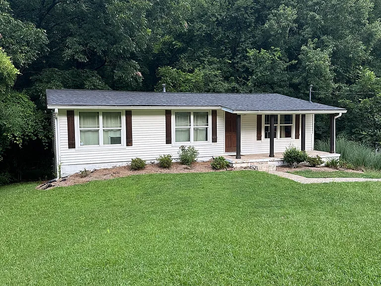 114 Robinhood Dr — Photo 2