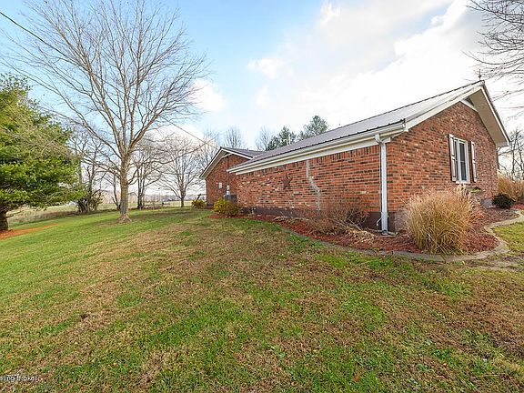 5th image of 1351 Lilly Pike