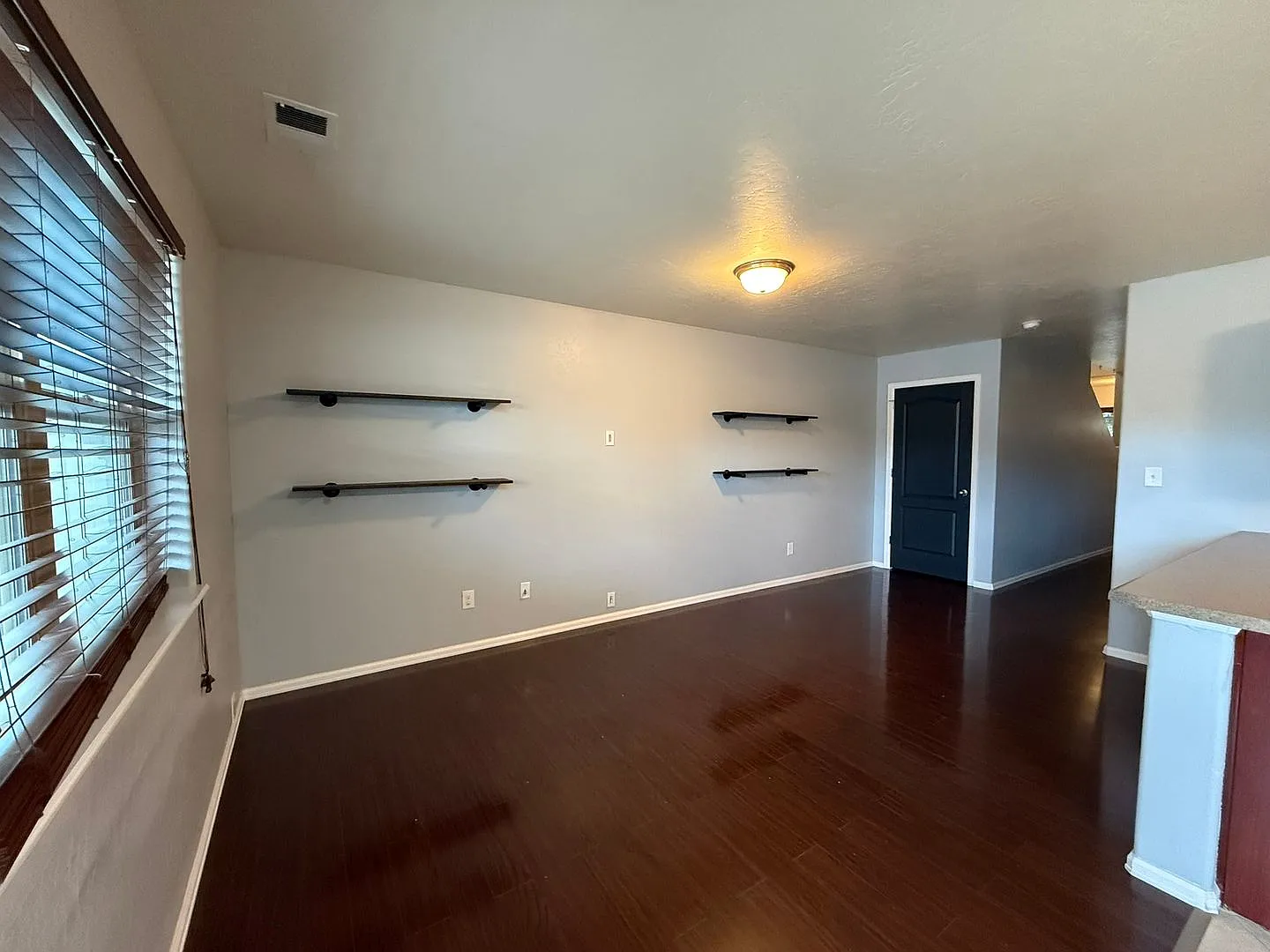 2 Bedroom, 2.5 Bathrooms Townhome with fenced backyard — Photo 4