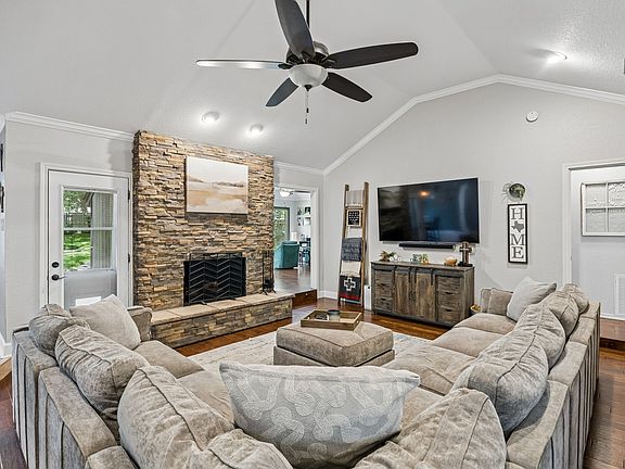 3rd image of 2814 Greenbrook Dr