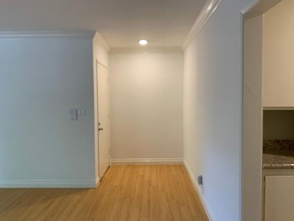 5th image of 1339 Barry Ave #6