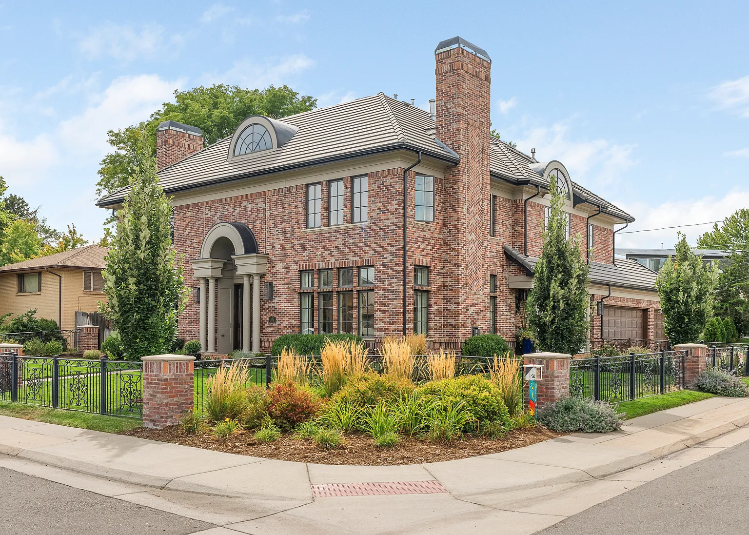 5 bed, 7607 sqft, $20,000 — Photo 2