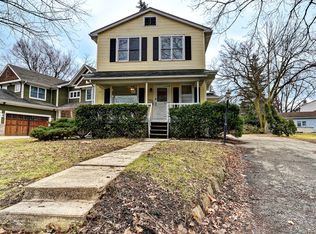 323 Hill Ave, Glen Ellyn, IL 60137