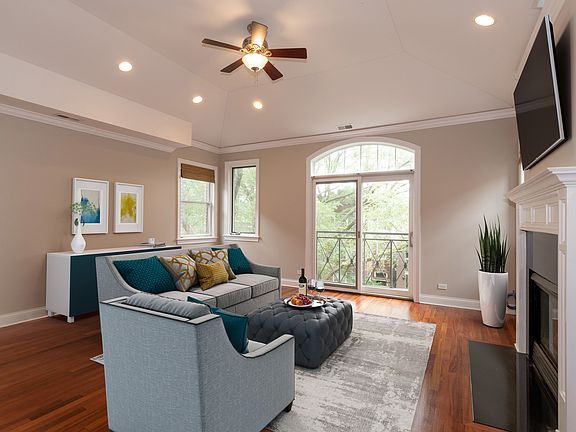 3rd image of 1514 W Victoria St #3