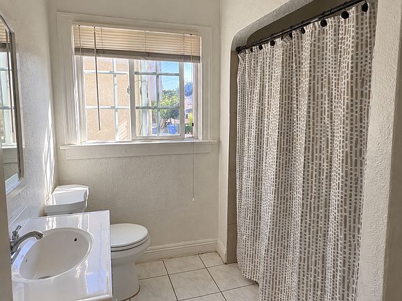5th image of 1137 Cedar Ave #2
