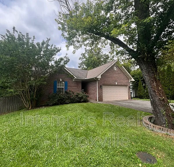 1333 Willmann Ln — Photo 3