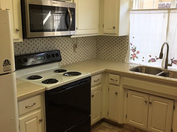 Lovely, bright kitchen