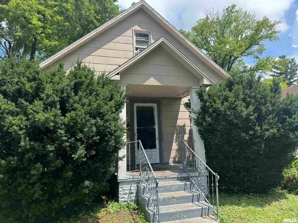 1317 S Cherry St, Centralia, IL 62801