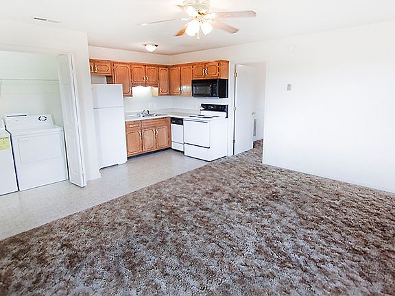 3rd image of 3292 Tower Dr