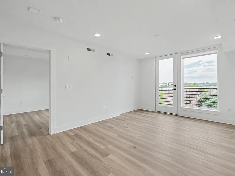 701 N Henry St #502 — Photo 37