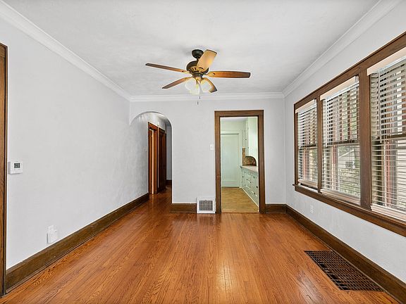 5th image of 124 S Chicago Ave #2