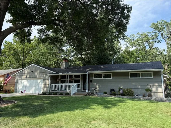 8025 Maple St, Prairie Village, KS 66208