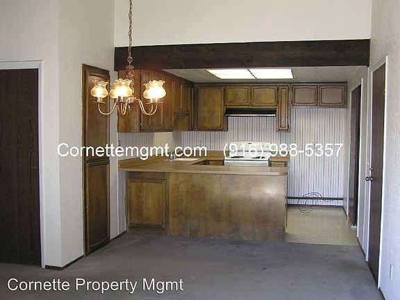 4th image of 2037 Woodstock Way
