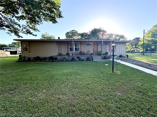 405 Bayless, Wister, OK 74966