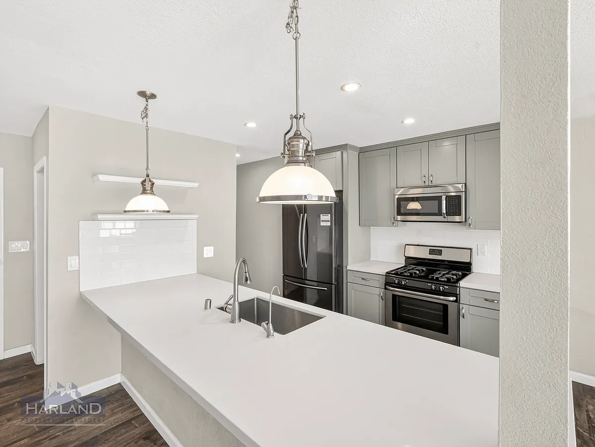 Building Photo - 5580 Dream St