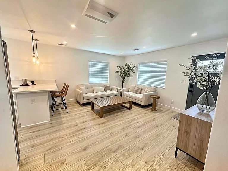 5354 Sierra Vista Ave #B — Photo 1