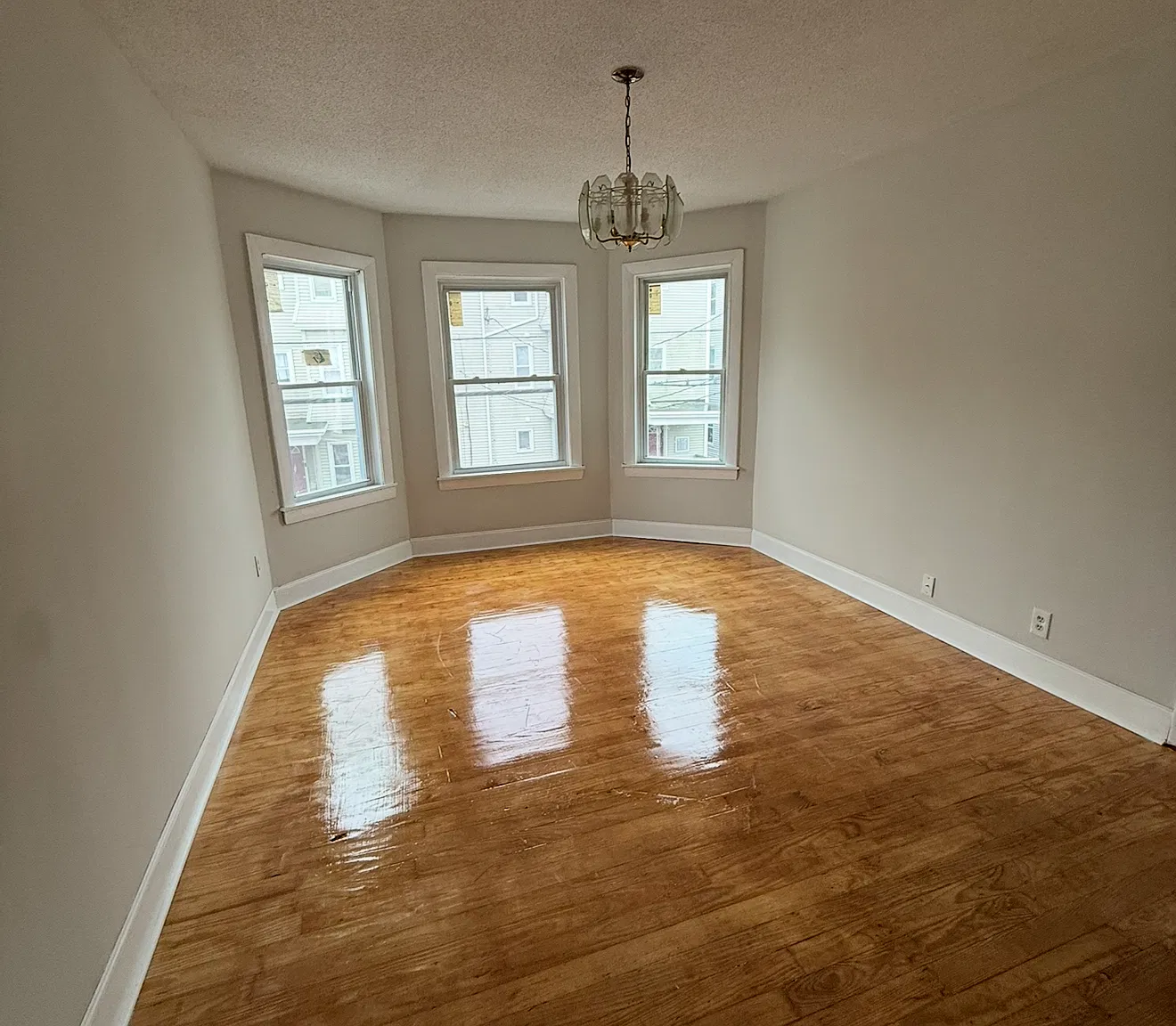 102 Earle St — Photo 2