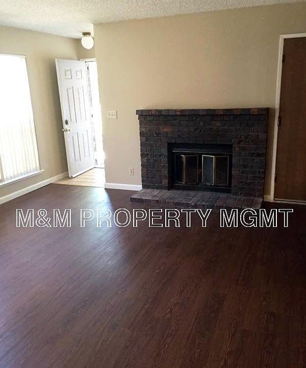 3521 SUN KNOLL LIVING ROOM