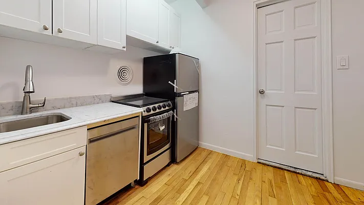 Rented by Bond New York | media 12