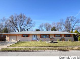 7 Providence Ln, Springfield, IL 62711