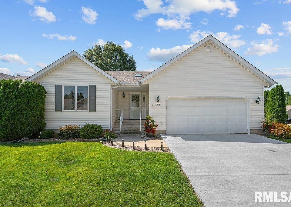 1st image of 2016 Villa Pines Cir