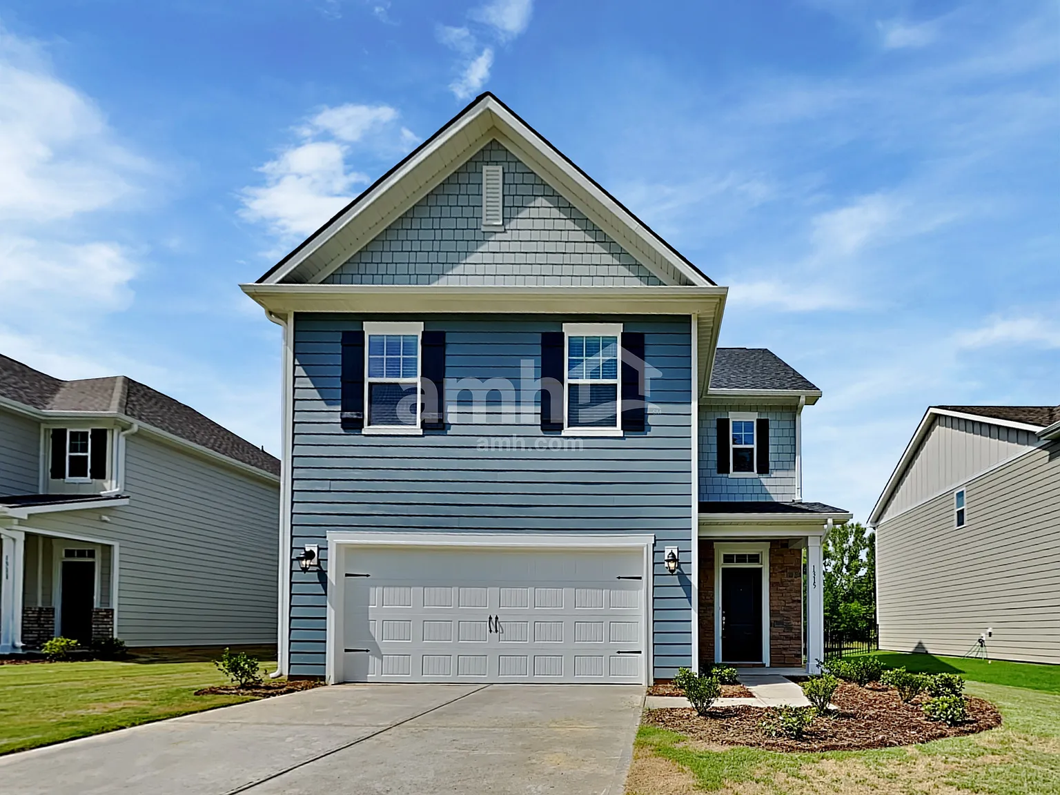 4 bed, 2.5 bath, 2098 sqft, $2,590 — Photo 1