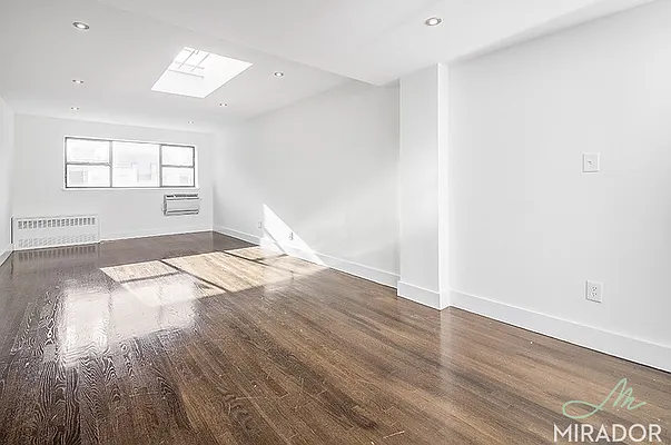 Rented by Mirador Real Estate | media 15