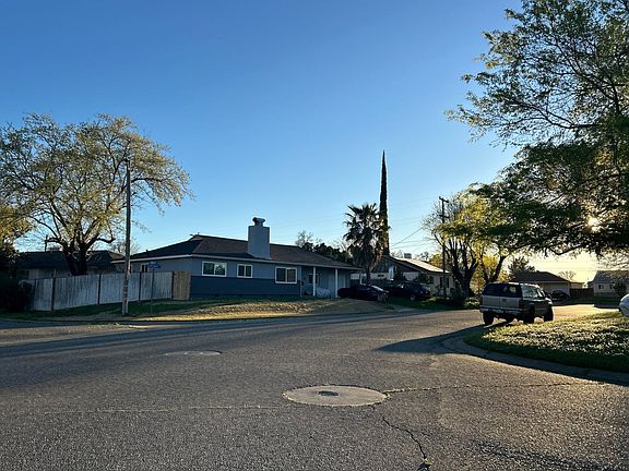 5th image of 1620 Garryana Dr