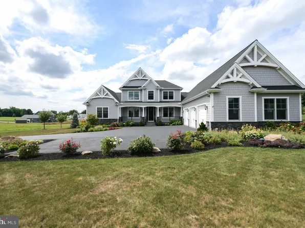 7091 Schoolhouse Rd, Hershey, PA 17033