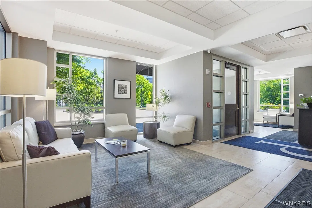 2 bed, 2.0 bath, 1939 sqft, $3,700 — Photo 4