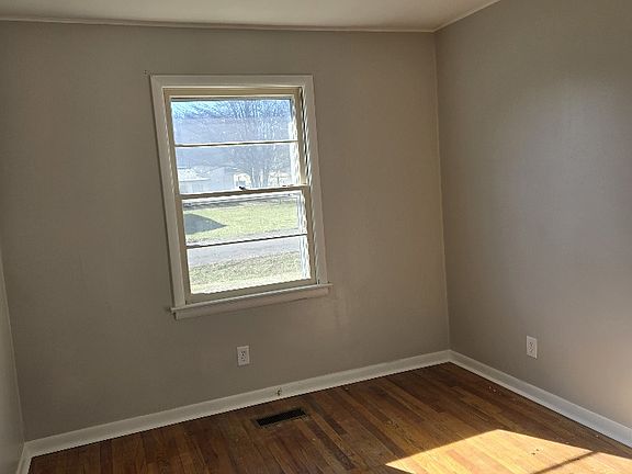 5th image of 109 Lancaster Dr