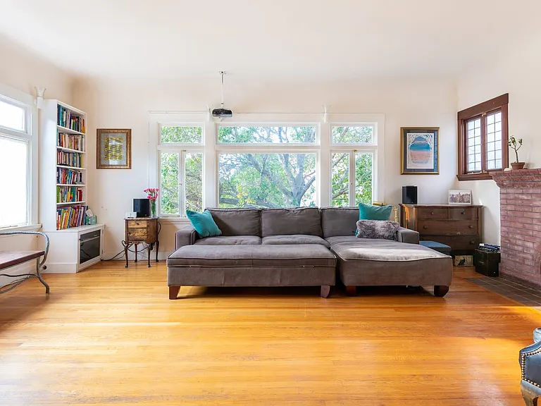 348 Warwick Ave — Photo 4