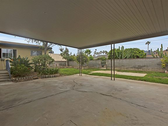 2nd image of 798 Blackthorne Ave
