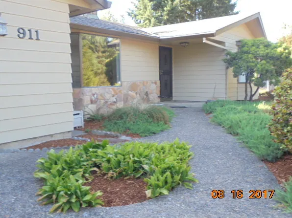911 NW Oakwood Cir, McMinnville, OR 97128