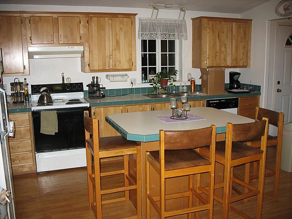 Open Kitchen W/Island