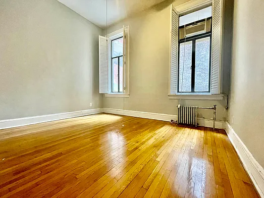 Rented by HOLTON REAL ESTATE INC. | media 29