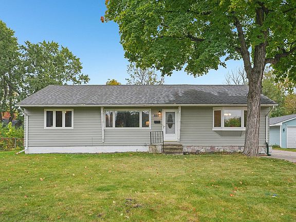 2nd image of 2017 Brookview Dr