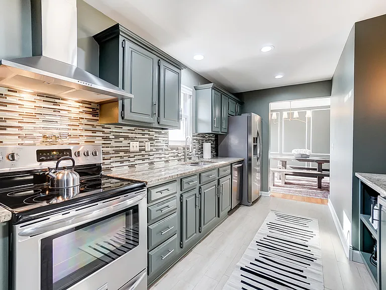 725 Latham Ct — Photo 35
